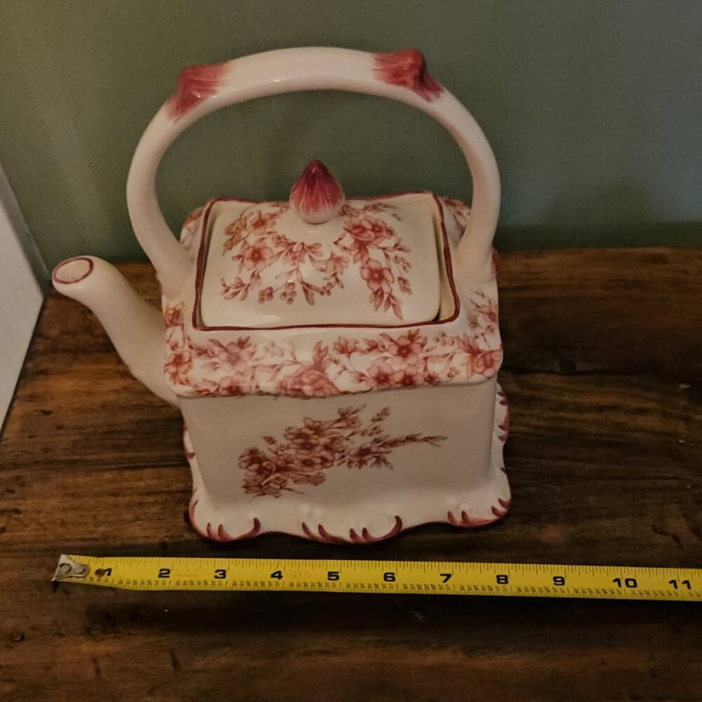 Bucolic Vintage Red Transware teapot - Picture 2 of 4